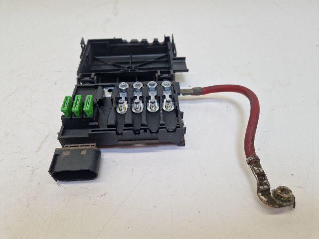 bontott VW GOLF IV Biztosítéktábla Motortér