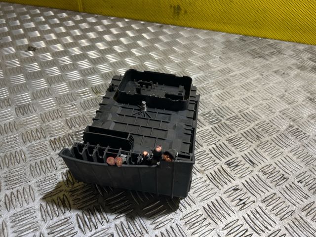 bontott VW GOLF IV Biztosítéktábla Motortér