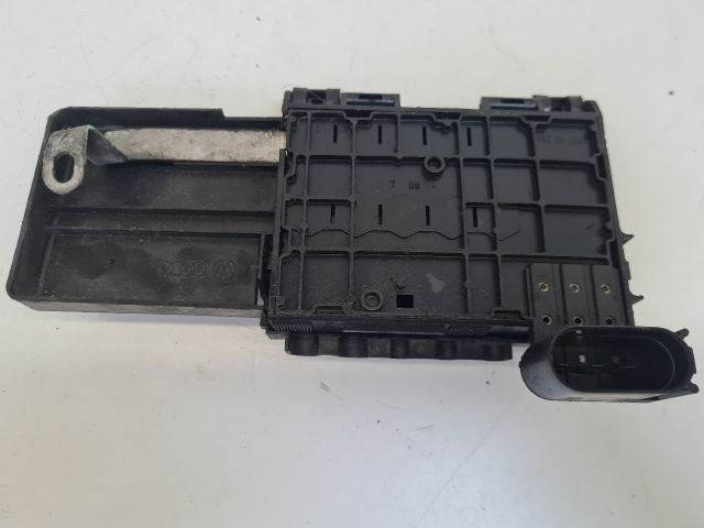 bontott VW GOLF IV Biztosítéktábla Motortér