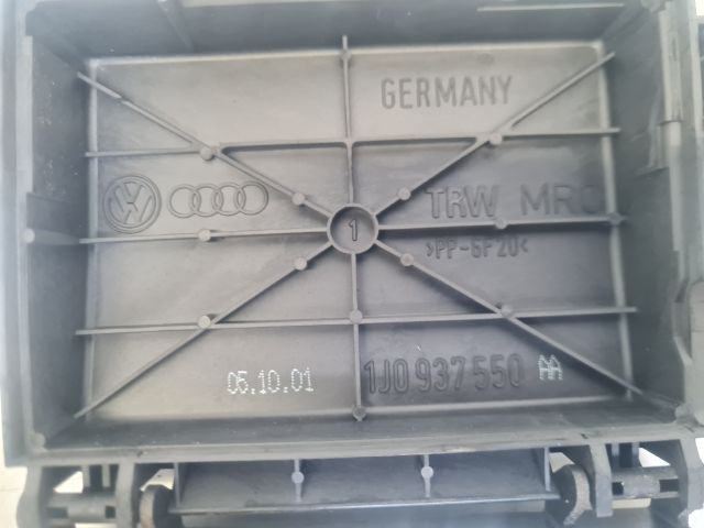 bontott VW GOLF IV Biztosítéktábla Motortér