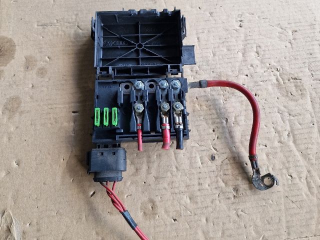 bontott VW GOLF IV Biztosítéktábla Motortér