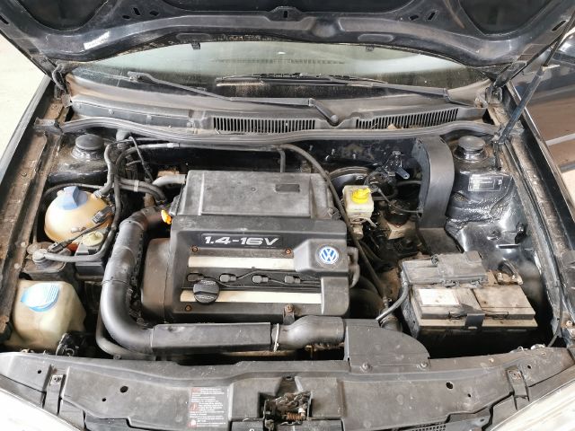 bontott VW GOLF IV Biztosítéktábla Motortér