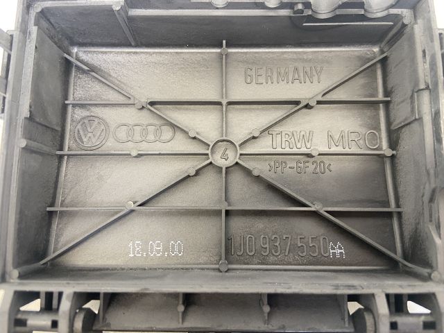 bontott VW GOLF IV Biztosítéktábla Motortér