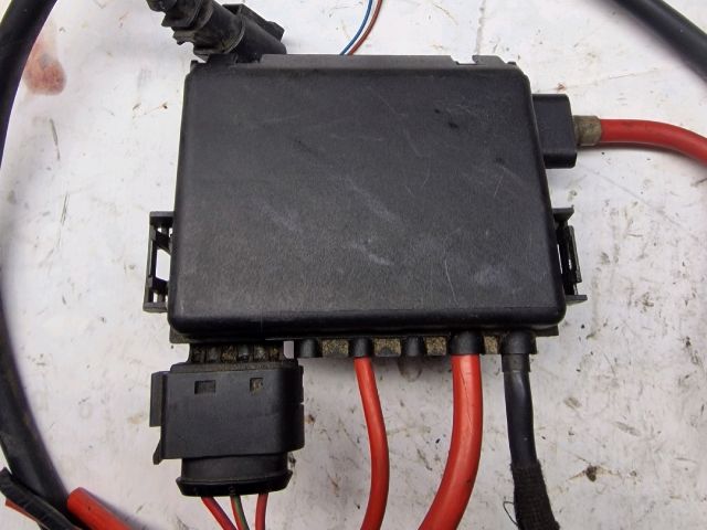 bontott VW GOLF IV Biztosítéktábla Motortér