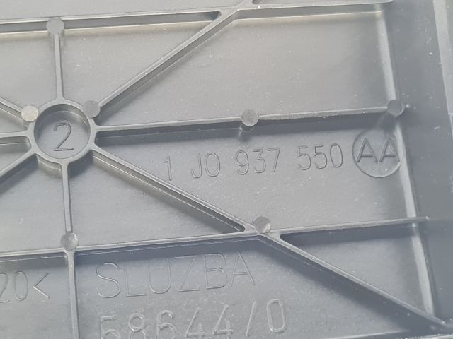 bontott VW GOLF IV Biztosítéktábla Motortér