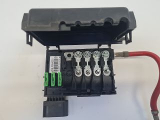 bontott VW GOLF IV Biztosítéktábla Motortér