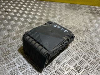 bontott VW GOLF IV Biztosítéktábla Motortér