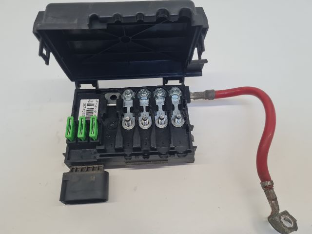 bontott VW GOLF IV Biztosítéktábla Motortér