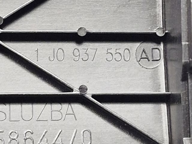 bontott VW GOLF IV Biztosítéktábla Motortér