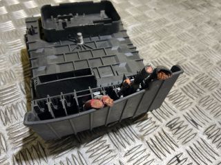 bontott VW GOLF IV Biztosítéktábla Motortér