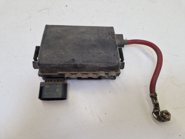 bontott VW GOLF IV Biztosítéktábla Motortér