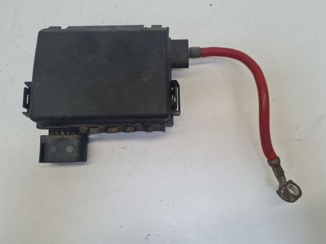 bontott VW GOLF IV Biztosítéktábla Motortér