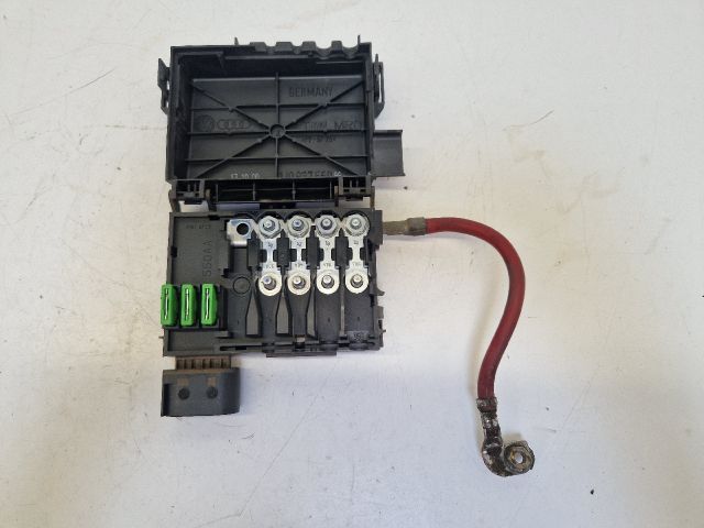 bontott VW GOLF IV Biztosítéktábla Motortér