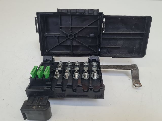 bontott VW GOLF IV Biztosítéktábla Motortér