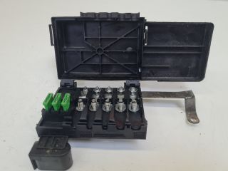 bontott VW GOLF IV Biztosítéktábla Motortér