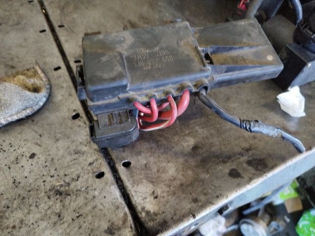 bontott VW GOLF IV Biztosítéktábla Motortér