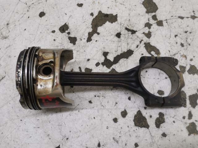 bontott VW GOLF IV Dugattyú és Hajtókar