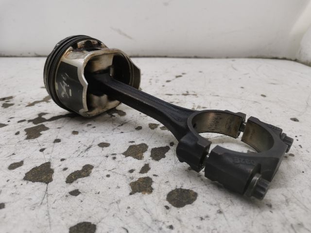 bontott VW GOLF IV Dugattyú és Hajtókar