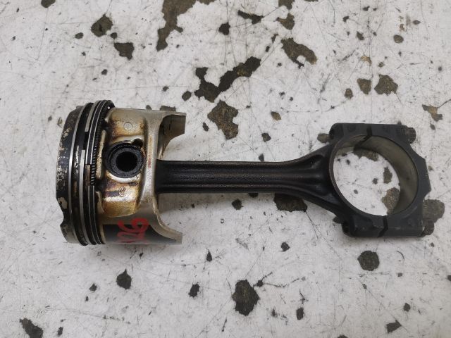 bontott VW GOLF IV Dugattyú és Hajtókar