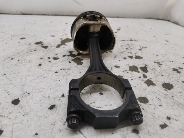 bontott VW GOLF IV Dugattyú és Hajtókar