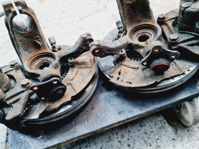 bontott VW GOLF IV Első Pár Fék Szett (Nyereg, Tárcsa, Betét)