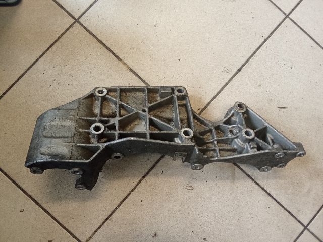 bontott VW GOLF IV Generátor Tartó Bak