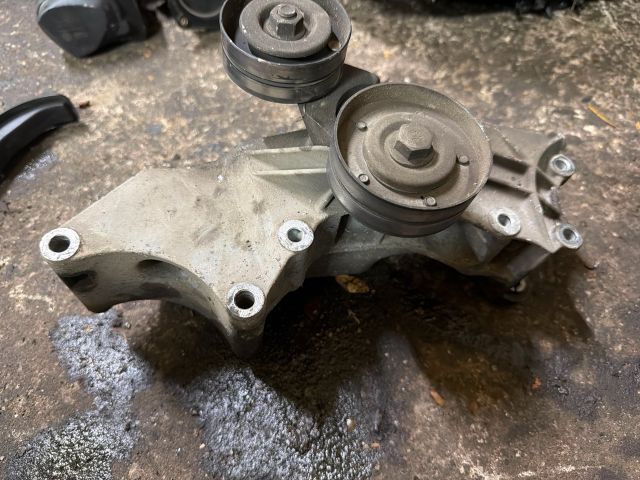 bontott VW GOLF IV Generátor Tartó Bak