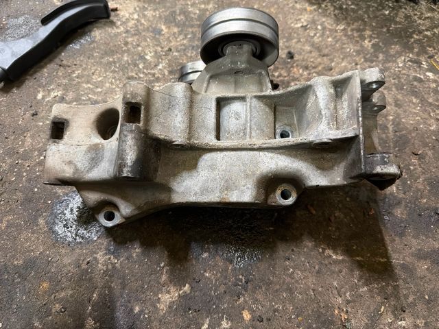 bontott VW GOLF IV Generátor Tartó Bak