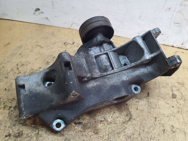 bontott VW GOLF IV Generátor Tartó Bak