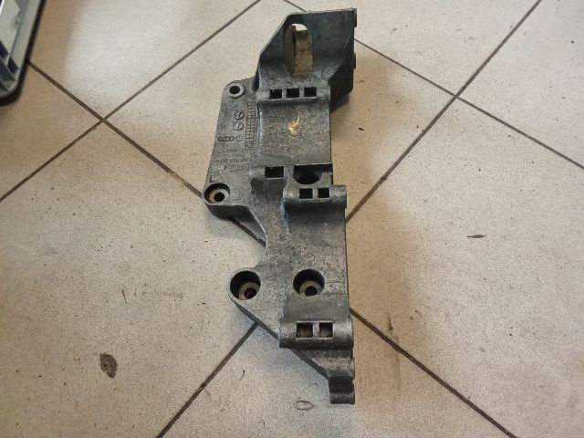 bontott VW GOLF IV Generátor Tartó Bak