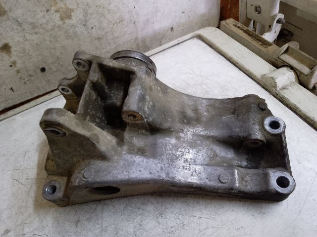 bontott VW GOLF IV Generátor Tartó Bak