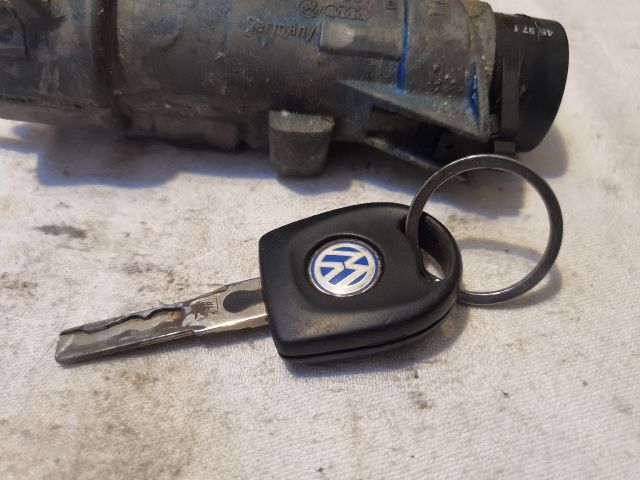 bontott VW GOLF IV Gyújtáskapcsoló Házzal