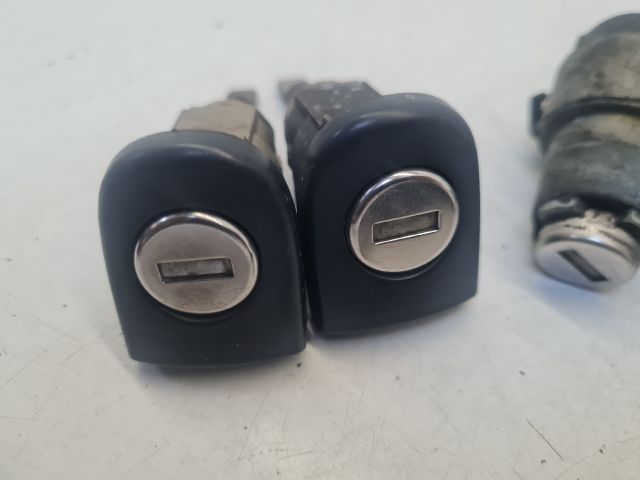 bontott VW GOLF IV Gyújtáskapcsoló Házzal