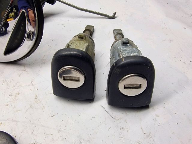 bontott VW GOLF IV Gyújtáskapcsoló Házzal