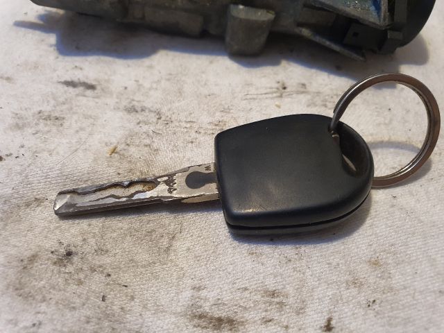 bontott VW GOLF IV Gyújtáskapcsoló Házzal