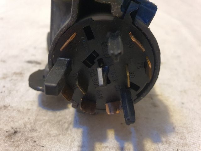 bontott VW GOLF IV Gyújtáskapcsoló Házzal