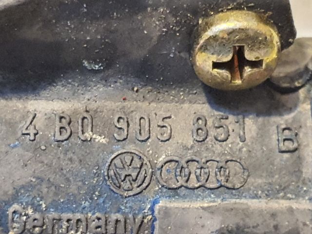 bontott VW GOLF IV Gyújtáskapcsoló Házzal