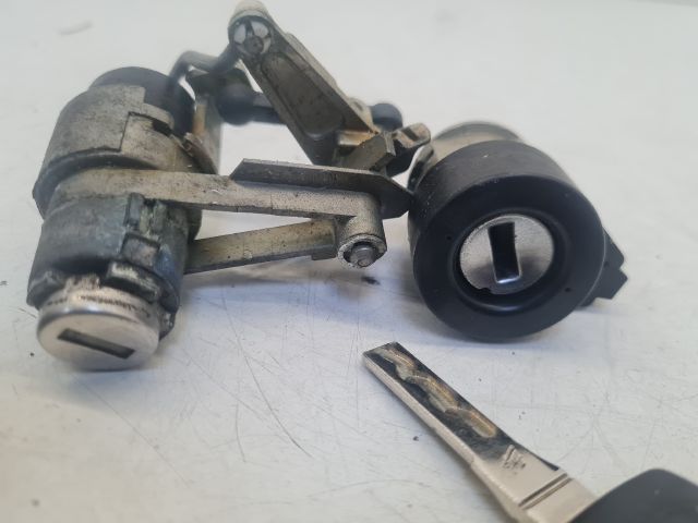 bontott VW GOLF IV Gyújtáskapcsoló Házzal