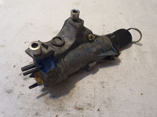 bontott VW GOLF IV Gyújtáskapcsoló Házzal