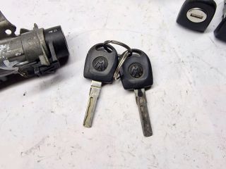 bontott VW GOLF IV Gyújtáskapcsoló Házzal