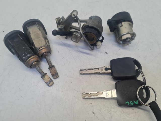 bontott VW GOLF IV Gyújtáskapcsoló Házzal