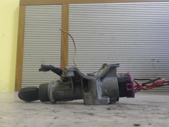 bontott VW GOLF IV Gyújtáskapcsoló Házzal