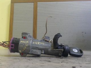 bontott VW GOLF IV Gyújtáskapcsoló Házzal
