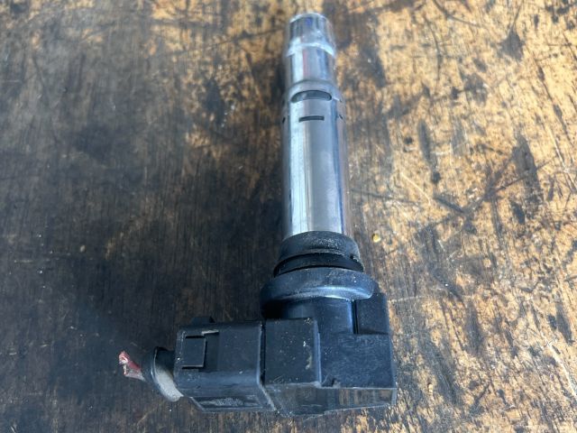 bontott VW GOLF IV Gyújtótrafó