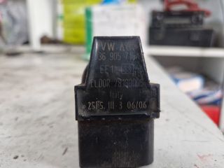 bontott VW GOLF IV Gyújtótrafó
