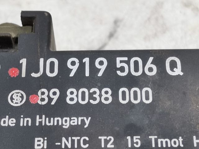 bontott VW GOLF IV Hűtőventilátor Relé