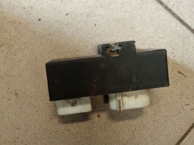 bontott VW GOLF IV Hűtőventilátor Relé