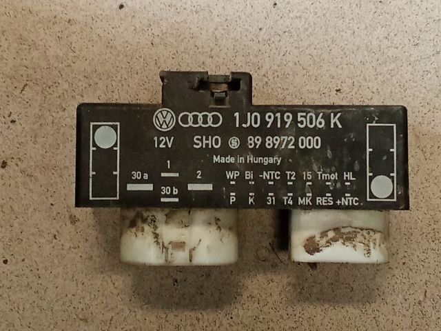 bontott VW GOLF IV Hűtőventilátor Relé