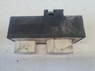 bontott VW GOLF IV Hűtőventilátor Relé