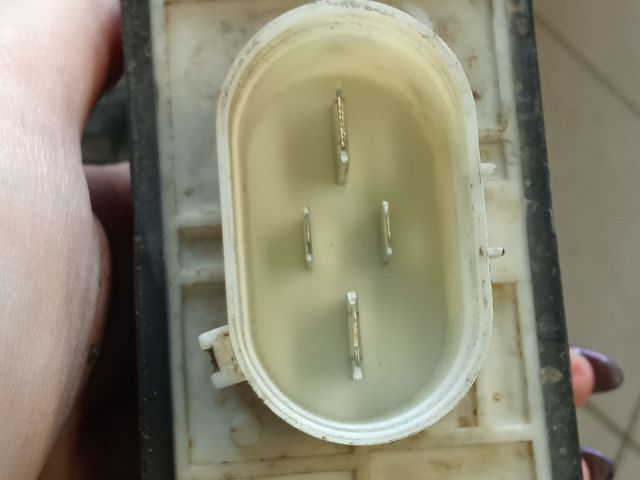 bontott VW GOLF IV Hűtőventilátor Relé